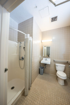 The Urban Hotel - Shower and Toilet Room 2